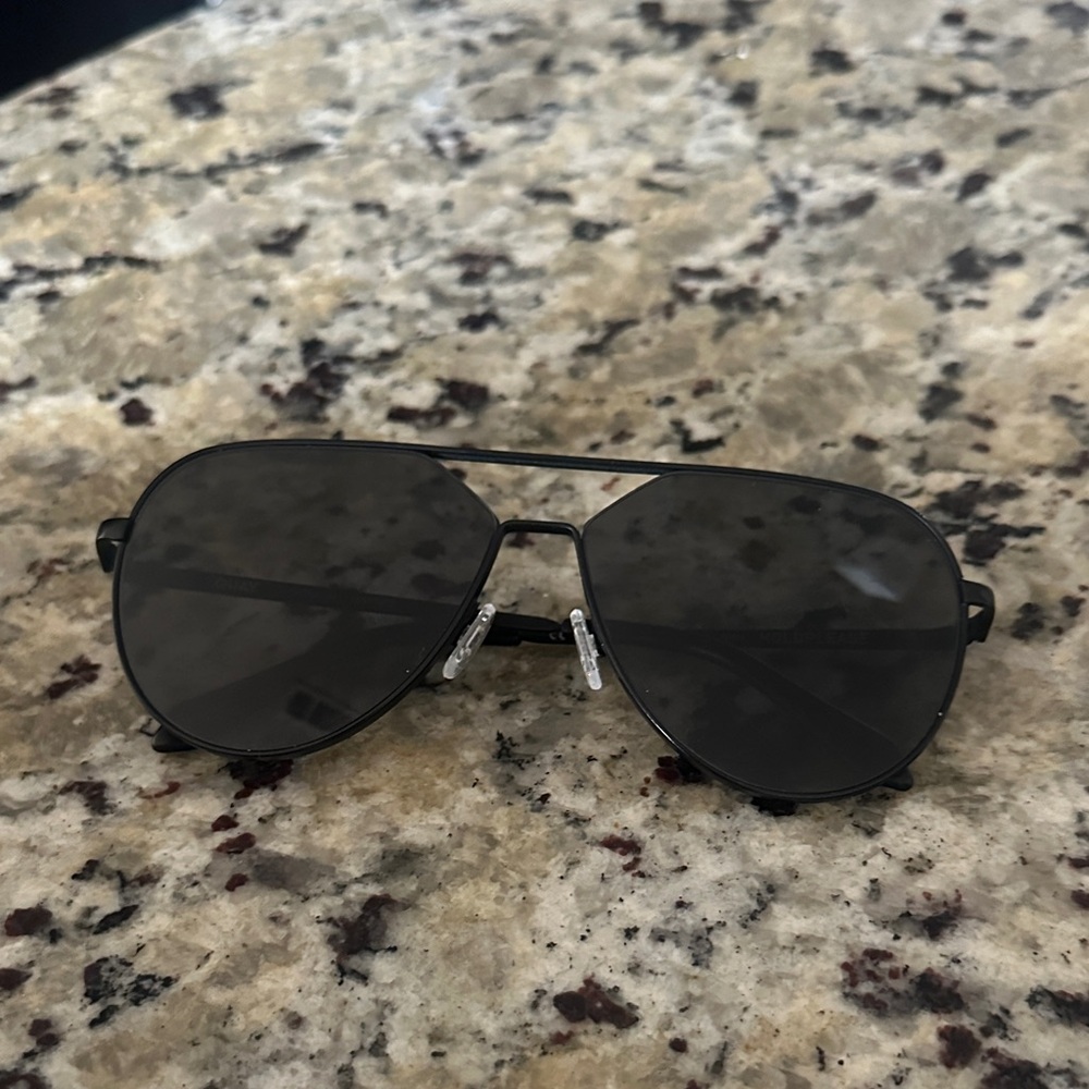 Stylish Black Aviator Sunglasses